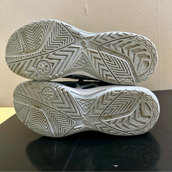 Asics Women’s Upcourt 5 Black Silver Court Shoes Size 7.5 - Picture 8 of 9